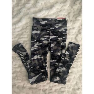 No Boundaries Black/White Army Women High Rise Leggings - Size S
